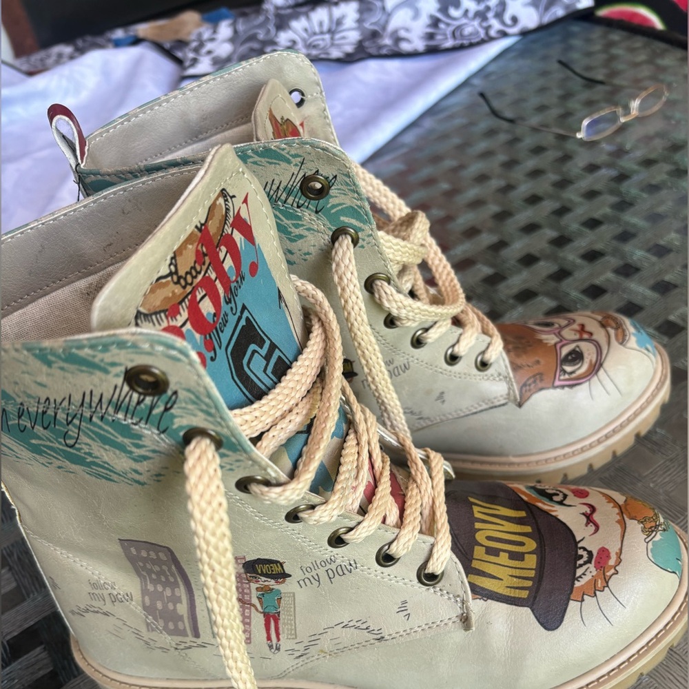 Very kool combat boots ( great for teens going back to school )